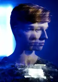 Блестки в голубой комнате (2019) - Постер 1